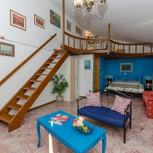 Vialli Apartment