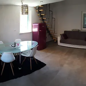 F&f Apartment