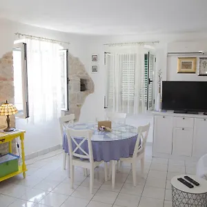 Pina Apartment